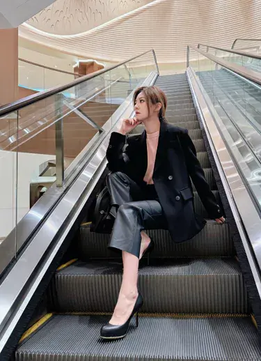 Tailored Asymmetric Back Slit Blazer_BZ2410L01