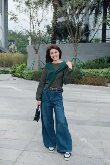 Faded High-Rise Wide-Leg Jeans_JE244L13B