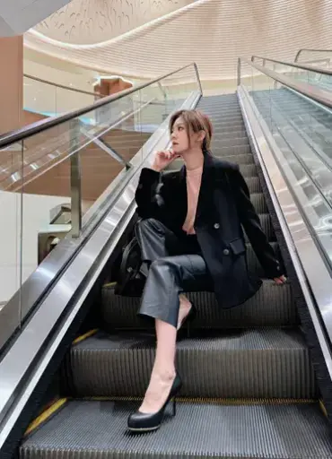 Tailored Asymmetric Back Slit Blazer_BZ2410L01